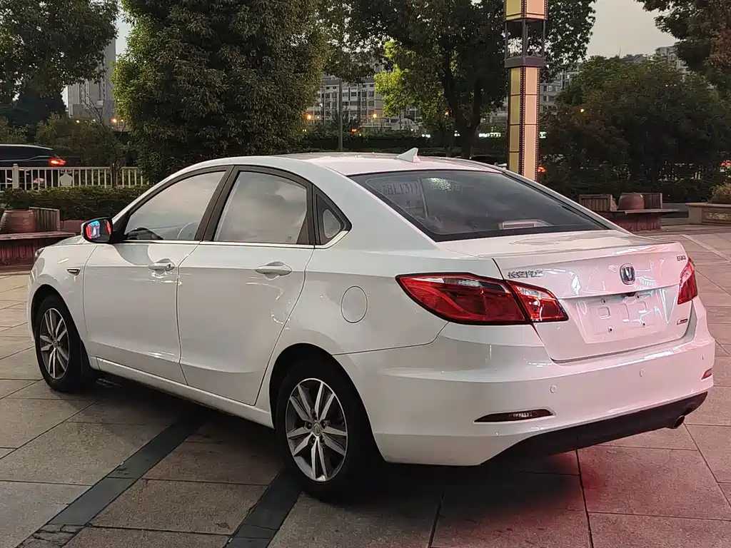 Changan Eado — миниатюра 6