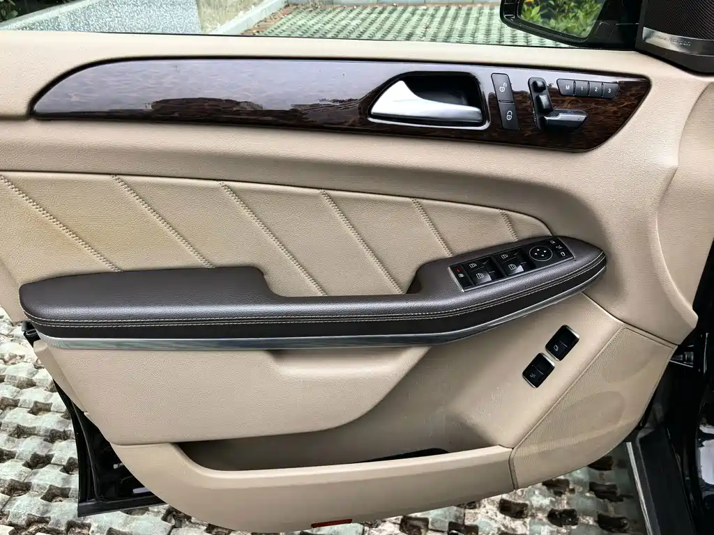 Mercedes-Benz GL-Class — миниатюра 12