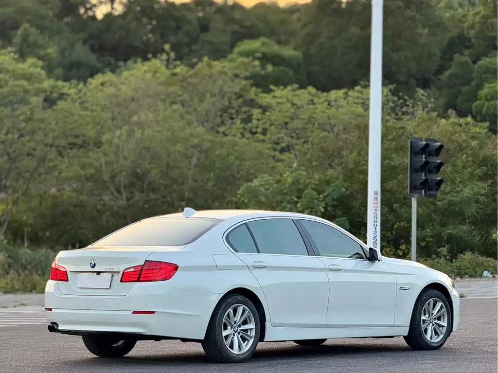BMW 5 Series — миниатюра 14
