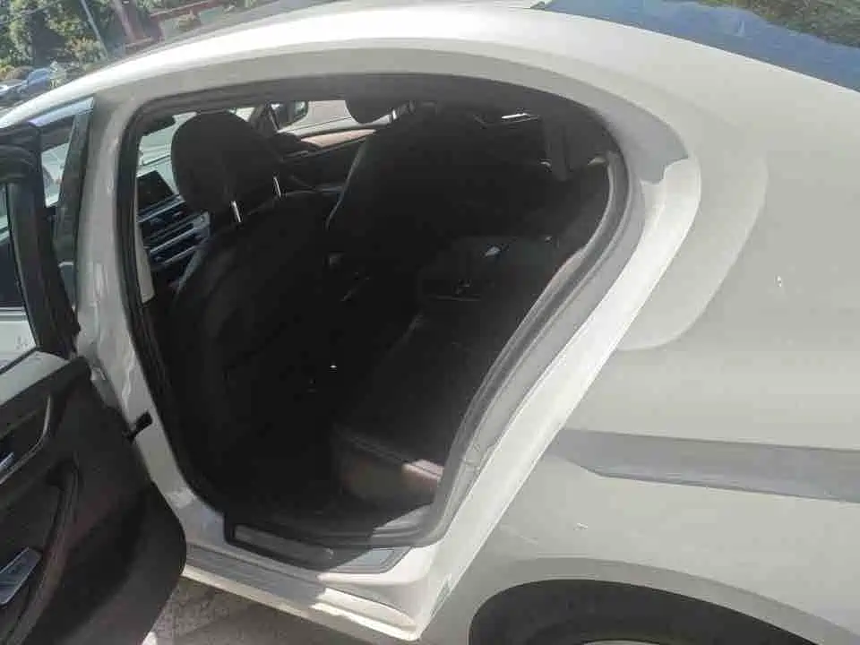 BMW 5 Series — миниатюра 6