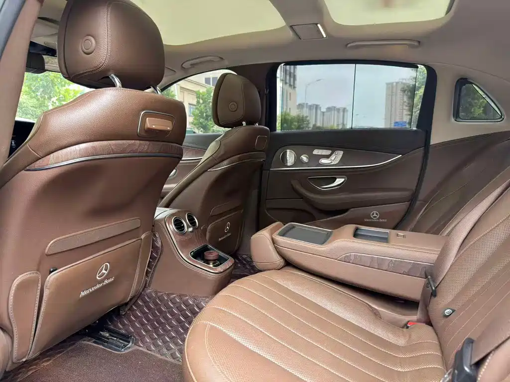 Mercedes-Benz E-Class — миниатюра 6