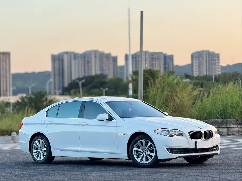BMW 5 Series — миниатюра 3