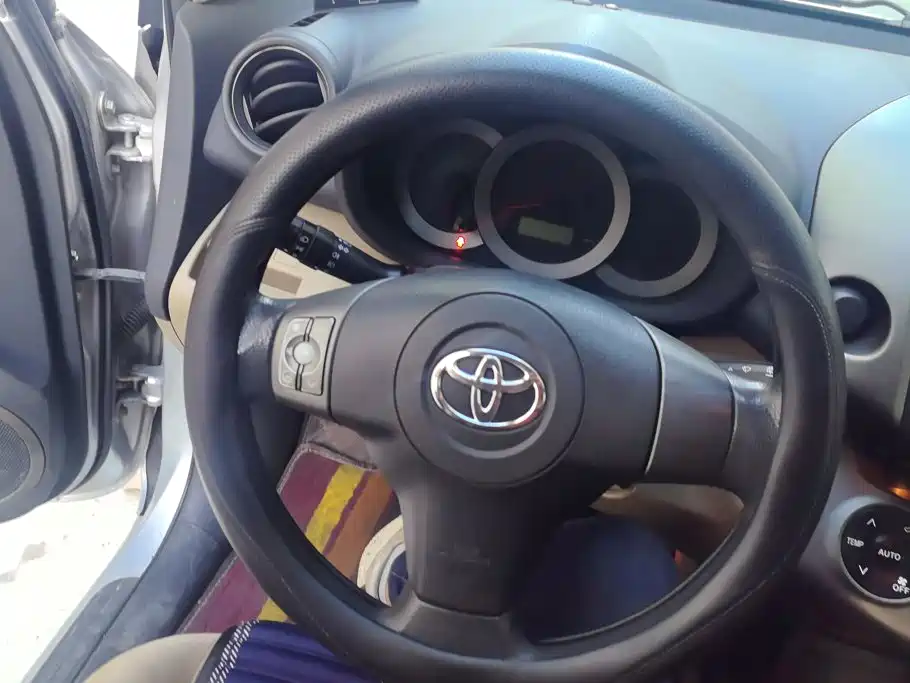 Toyota RAV4 — миниатюра 15