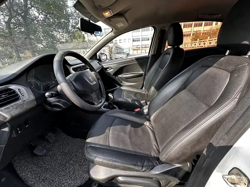 Peugeot 301 2016 1.6L MT Comfort