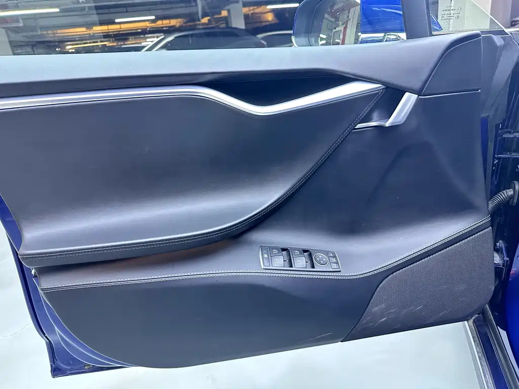 Tesla Model S — миниатюра 4