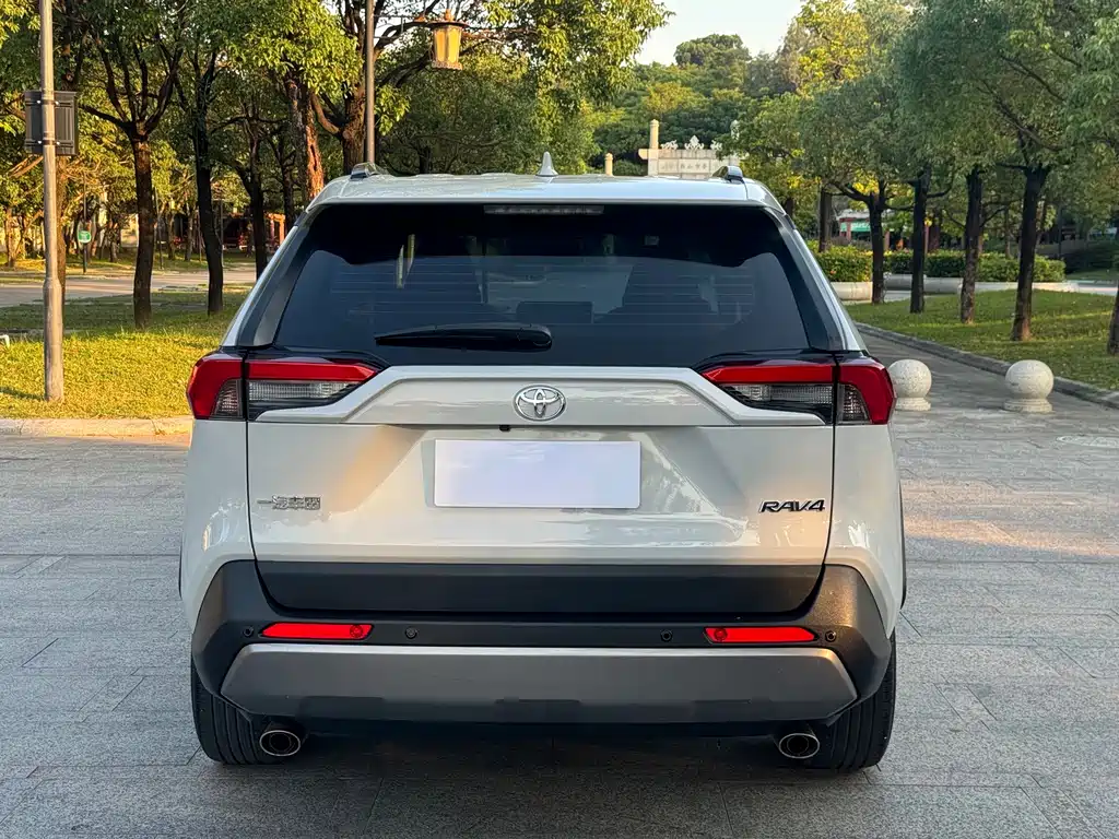 Toyota RAV4 — миниатюра 13