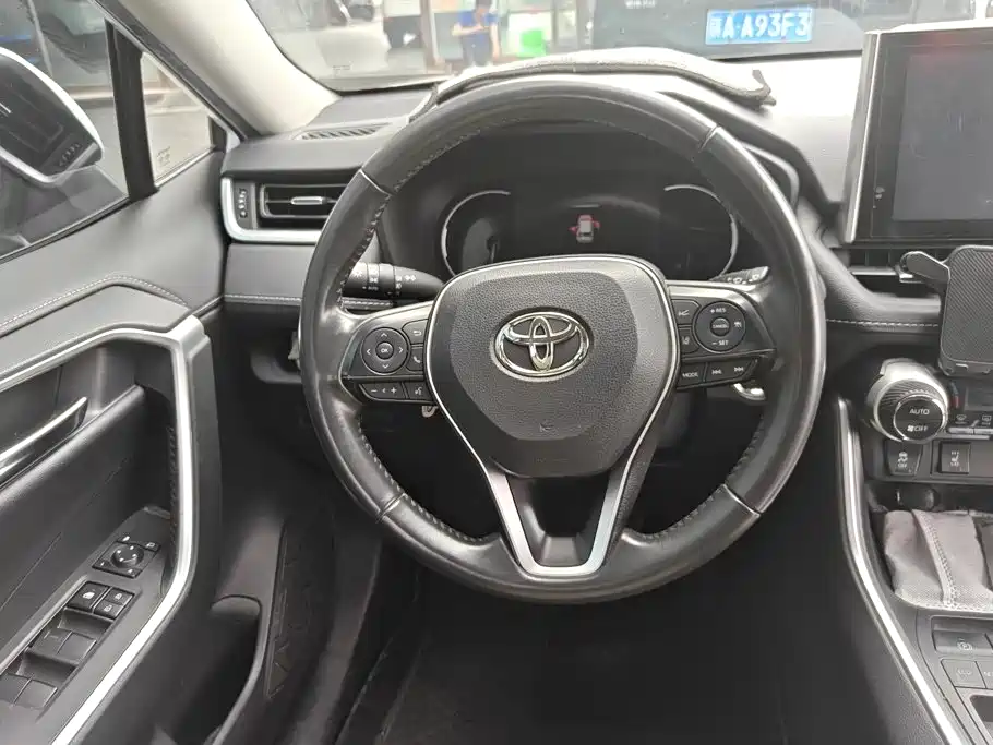 Toyota RAV4 — миниатюра 15