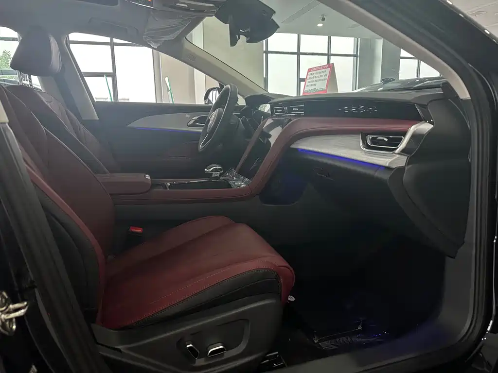 Hongqi H5 2025 2.0T AT