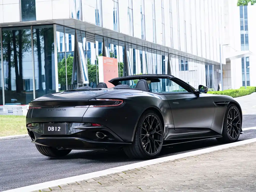 Aston Martin DB12 — миниатюра 6