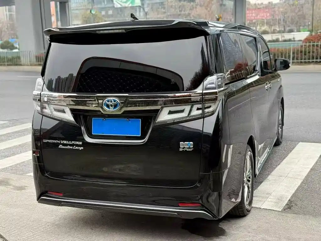 Toyota Vellfire — миниатюра 7