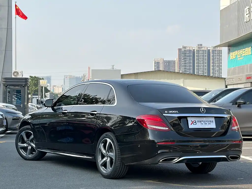 Mercedes-Benz E-Class — миниатюра 3