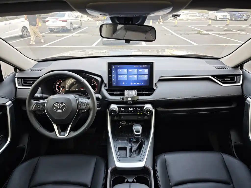 Toyota RAV4 — миниатюра 10