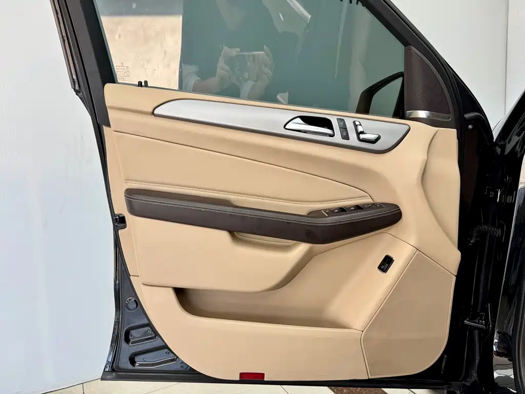 Mercedes-Benz GLE (Import) — миниатюра 7