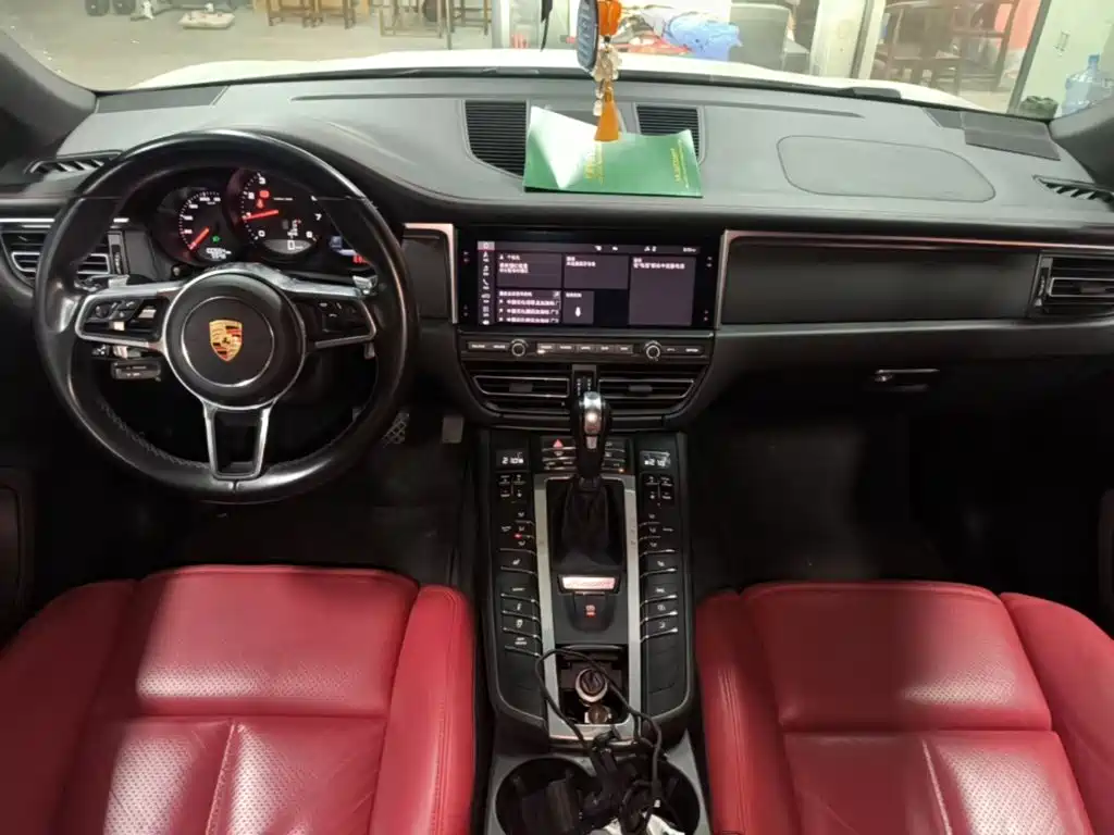Porsche Macan — миниатюра 10