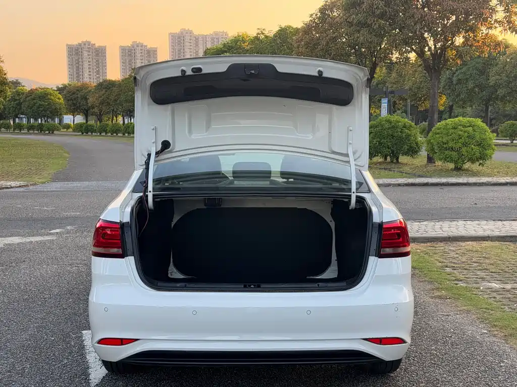 Volkswagen Lavida — миниатюра 17