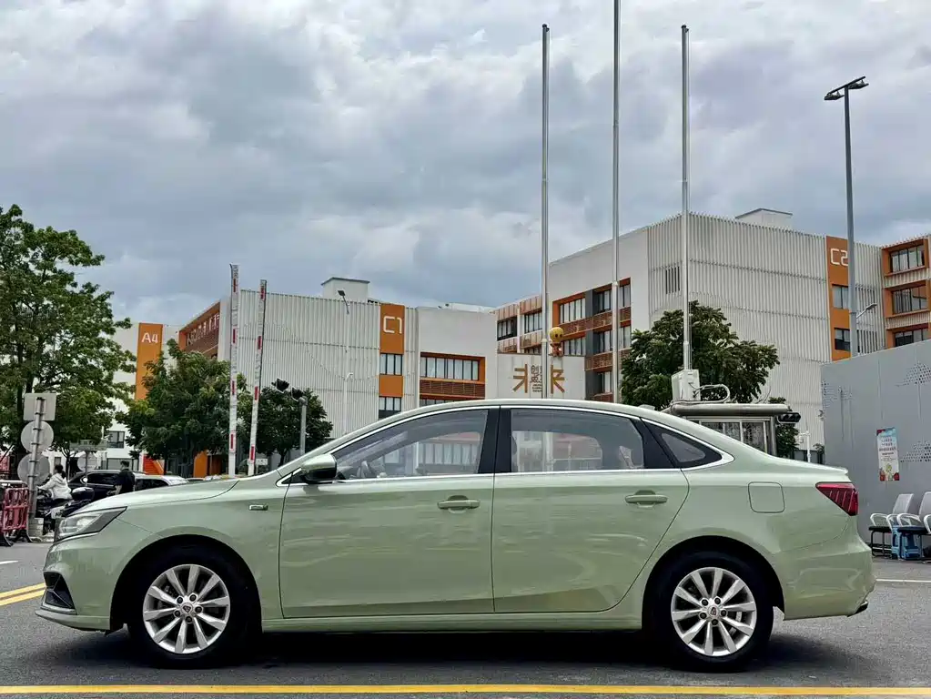 ROEWE  I6 NEW ENERGY