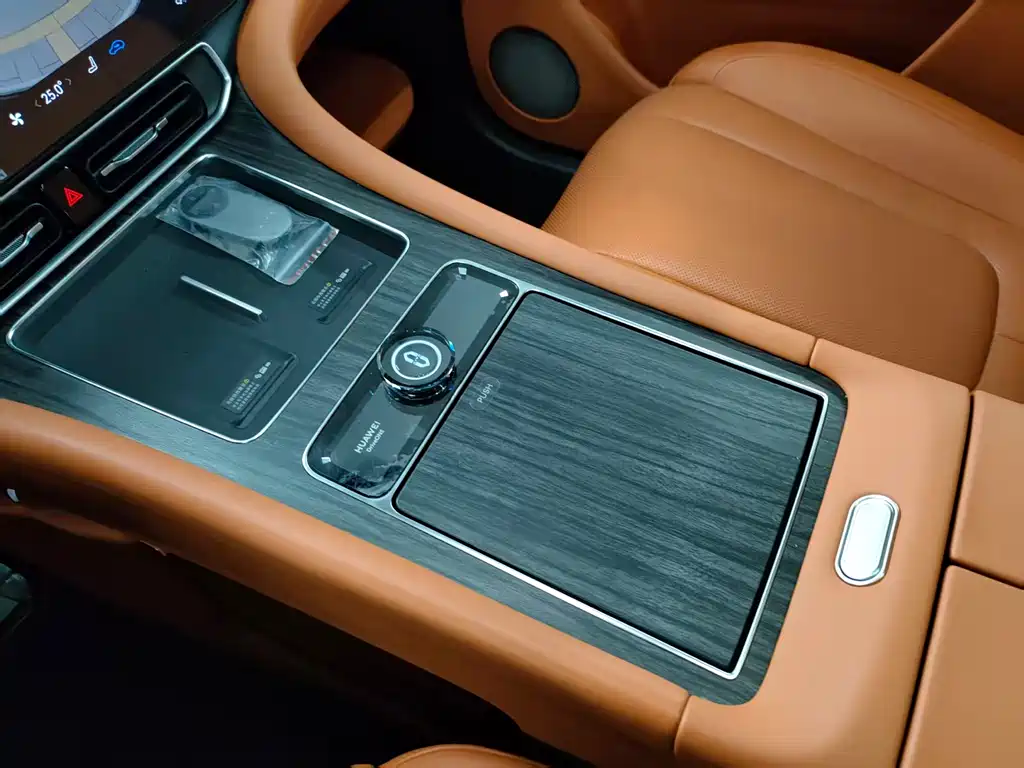 AITO ASK THE WORLD M9