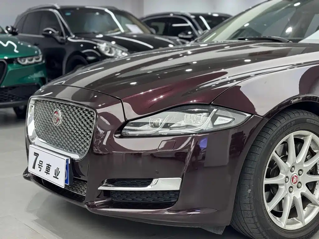 JAGUAR XJ