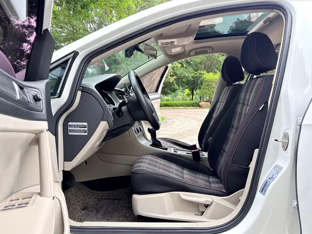 Volkswagen Golf 2015 1.4TSI AT Comfort