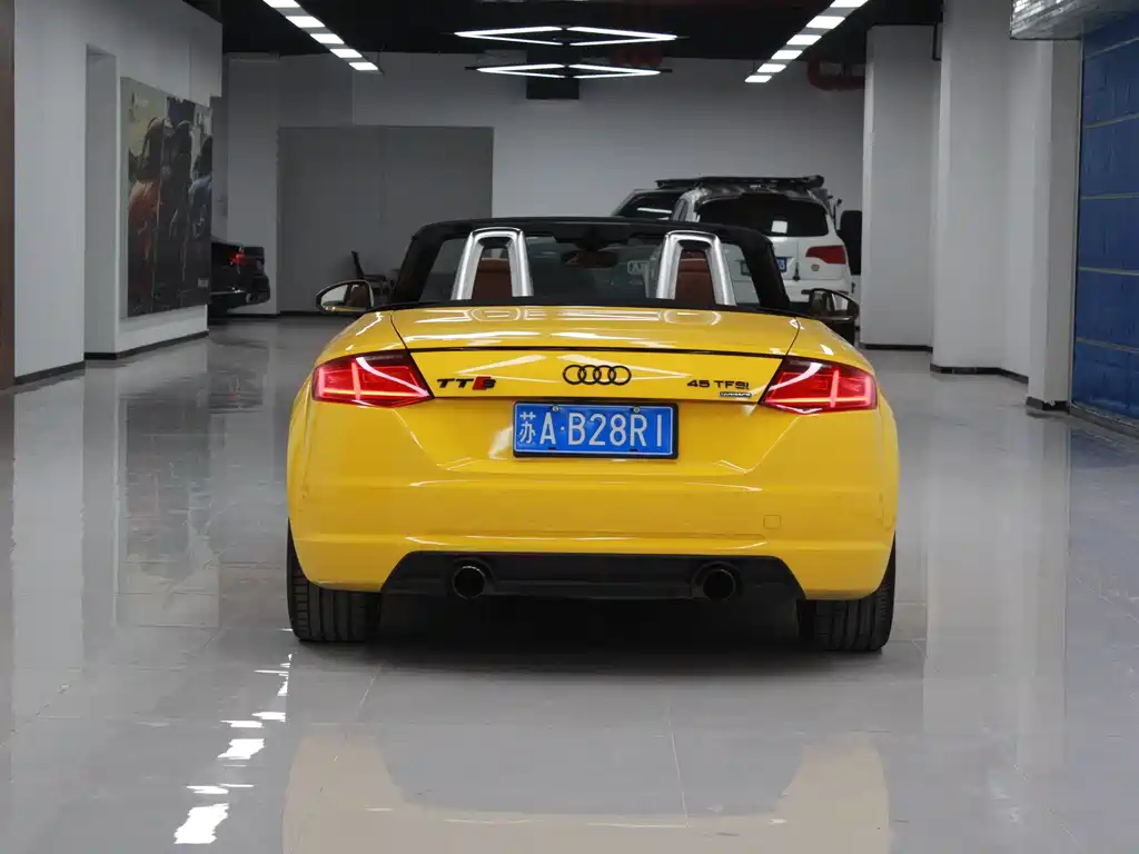 AUDI TT