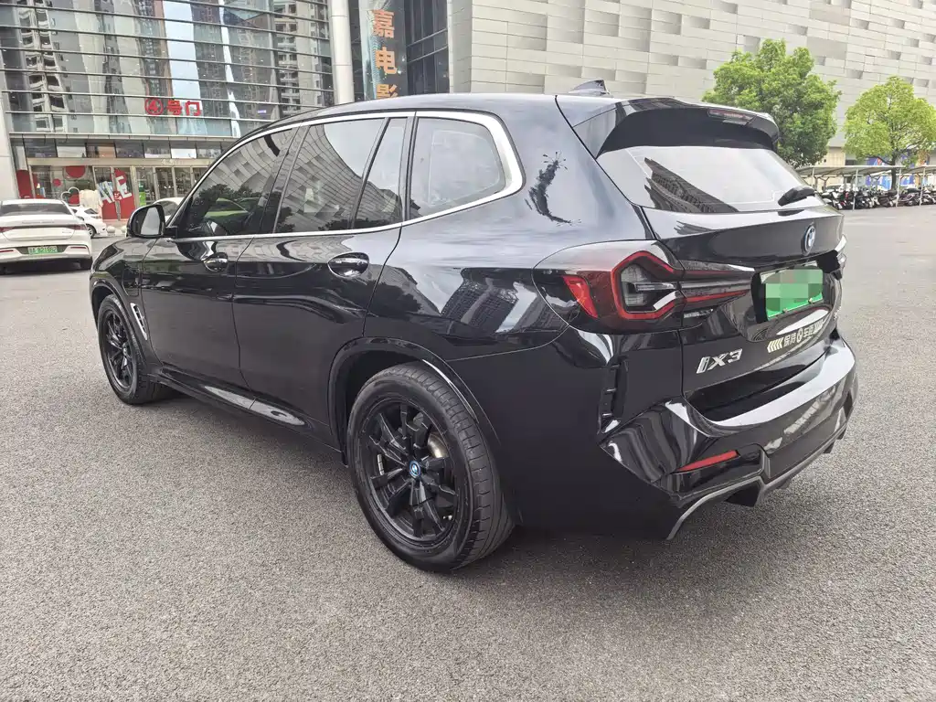 BMW iX3 — миниатюра 7