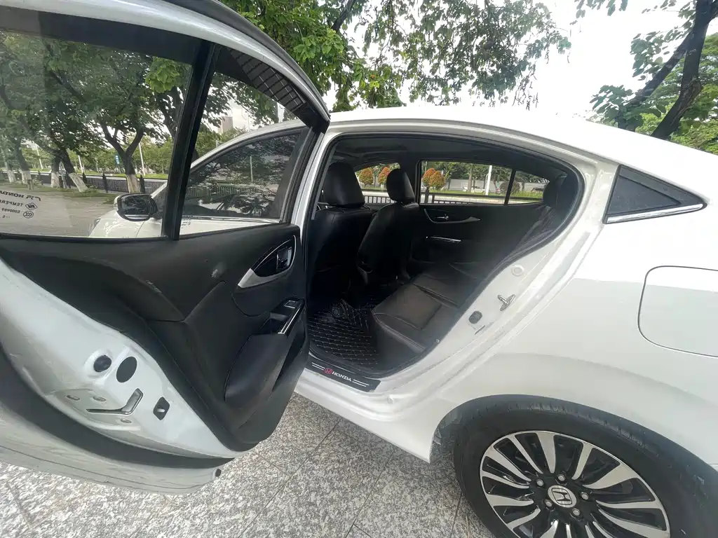 Honda Crider 2015 1.8L AT Luxury