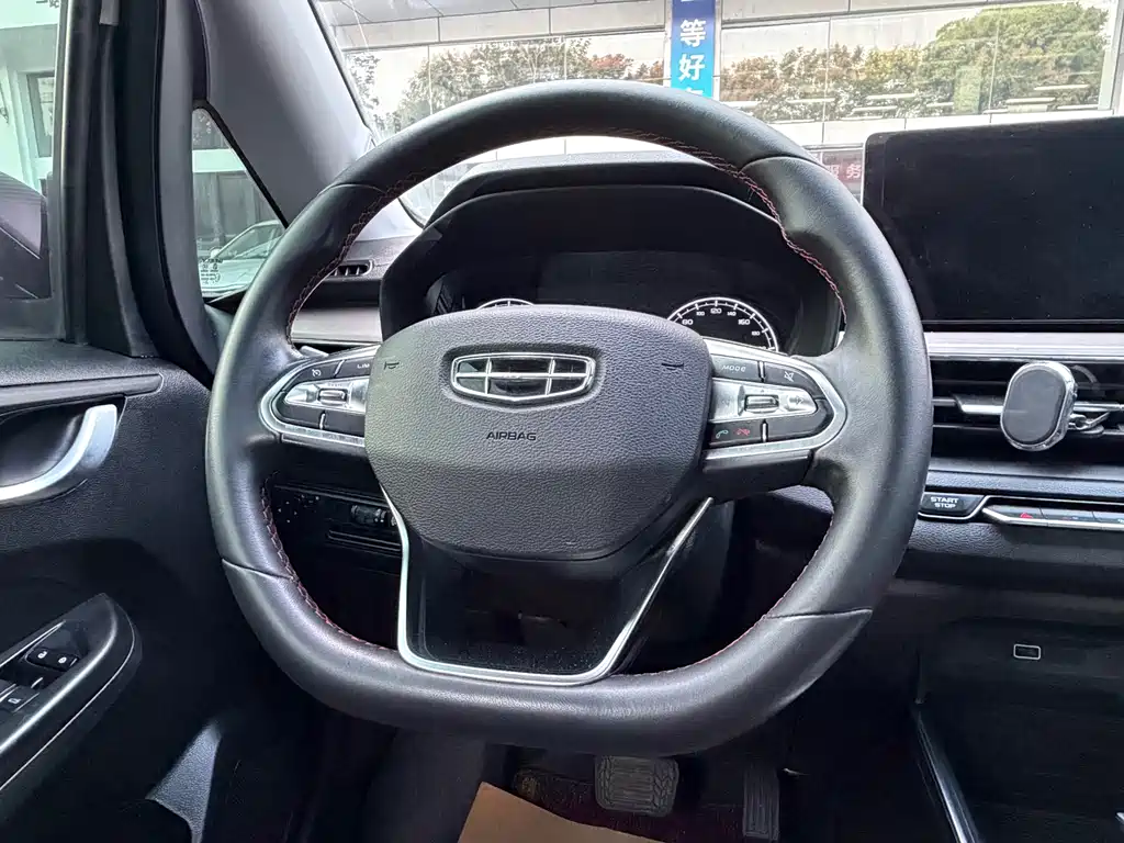Geely Vision X3 — миниатюра 10
