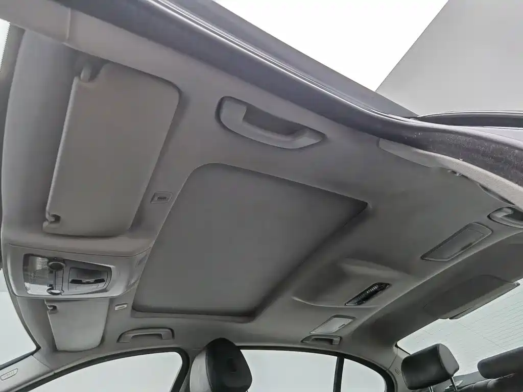 BMW 5 Series — миниатюра 14