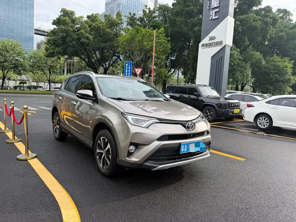 Toyota RAV4 — миниатюра 3