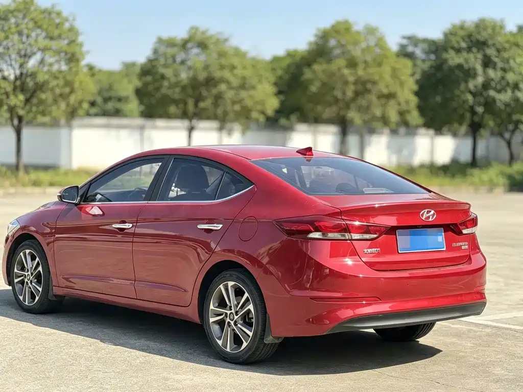 Hyundai Elantra — миниатюра 4