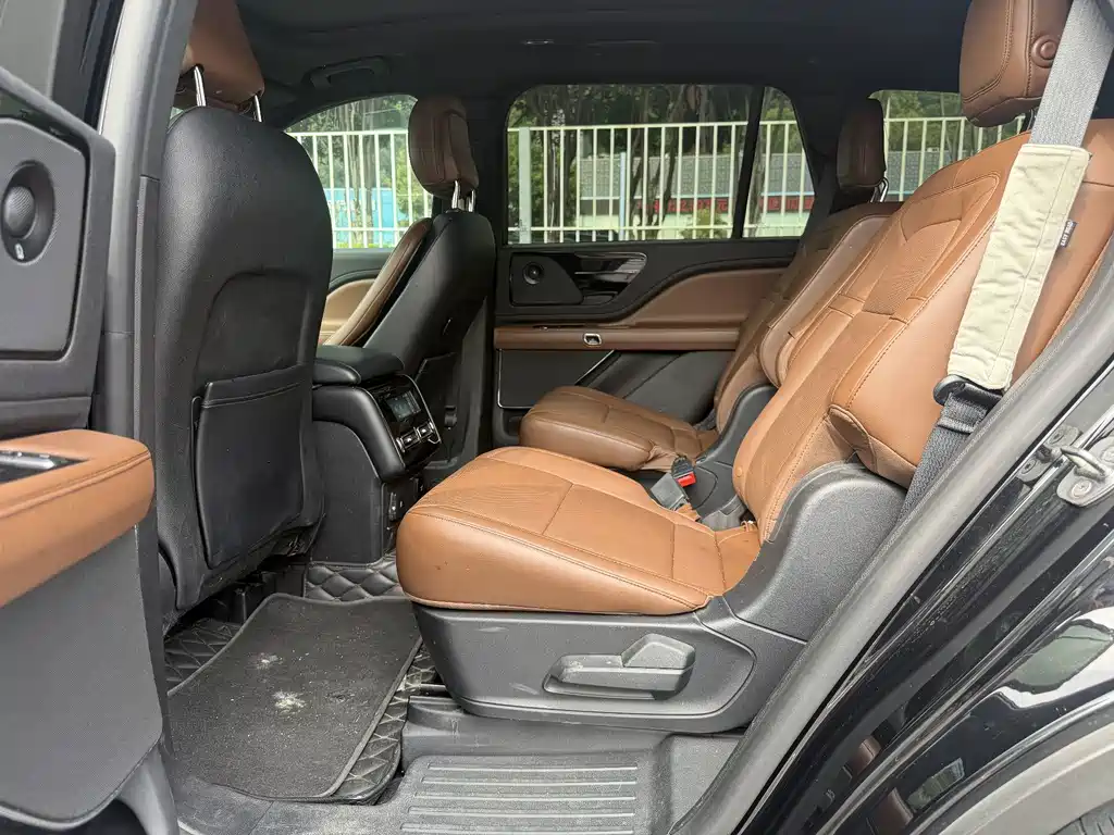 Lincoln Aviator — миниатюра 9