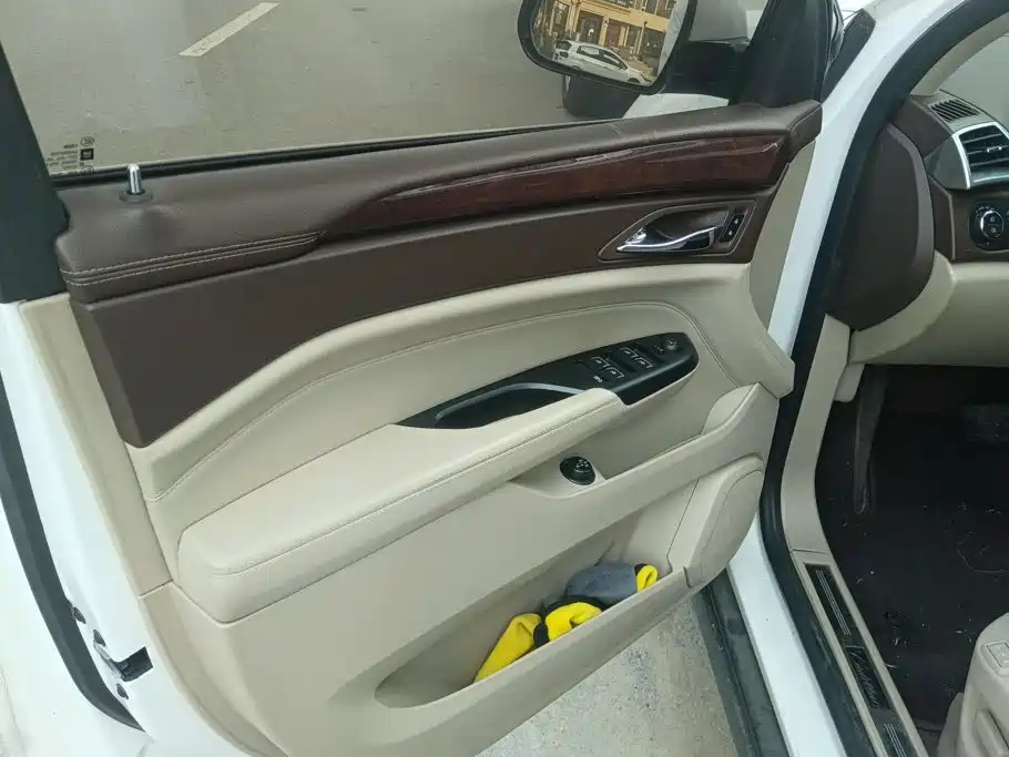 Cadillac SRX — миниатюра 7