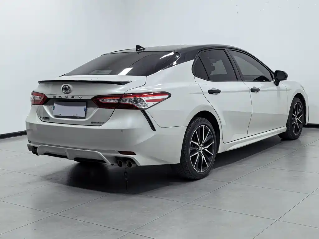 Toyota Camry — миниатюра 4
