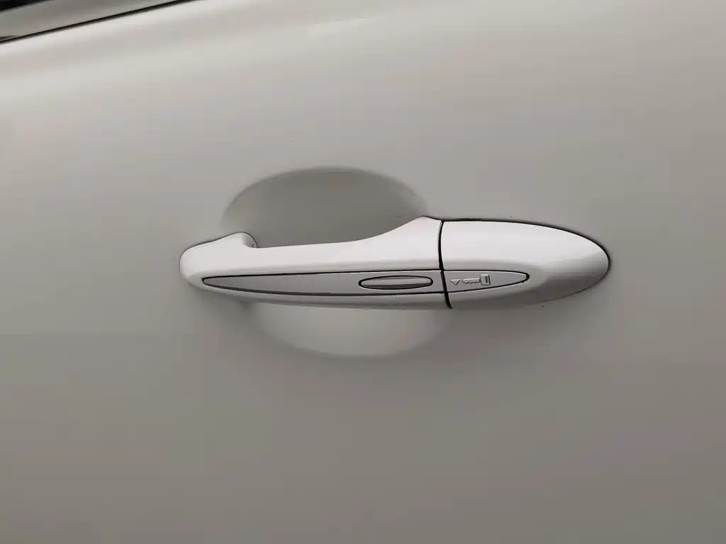 Jaguar XJ — миниатюра 18