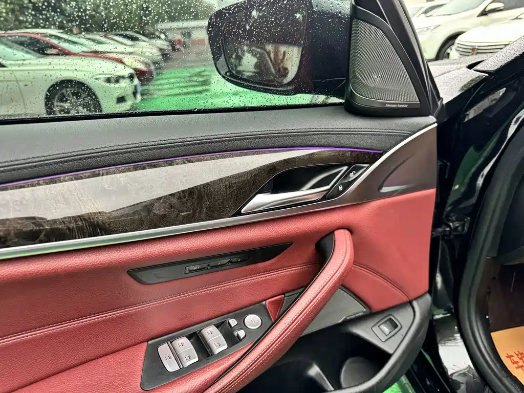 BMW 5 Series — миниатюра 8