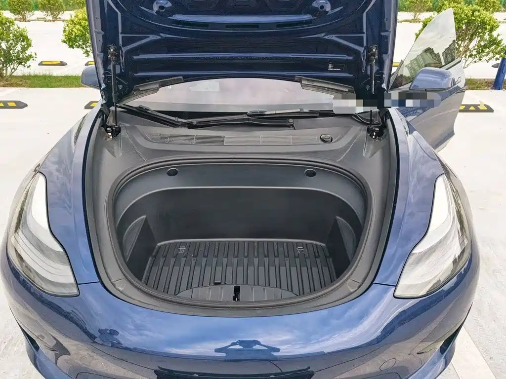 Tesla Model 3 — миниатюра 10