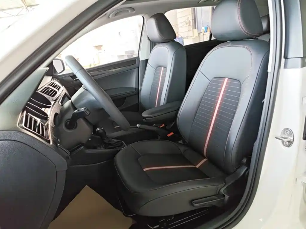 Skoda Rapid Spaceback — миниатюра 15