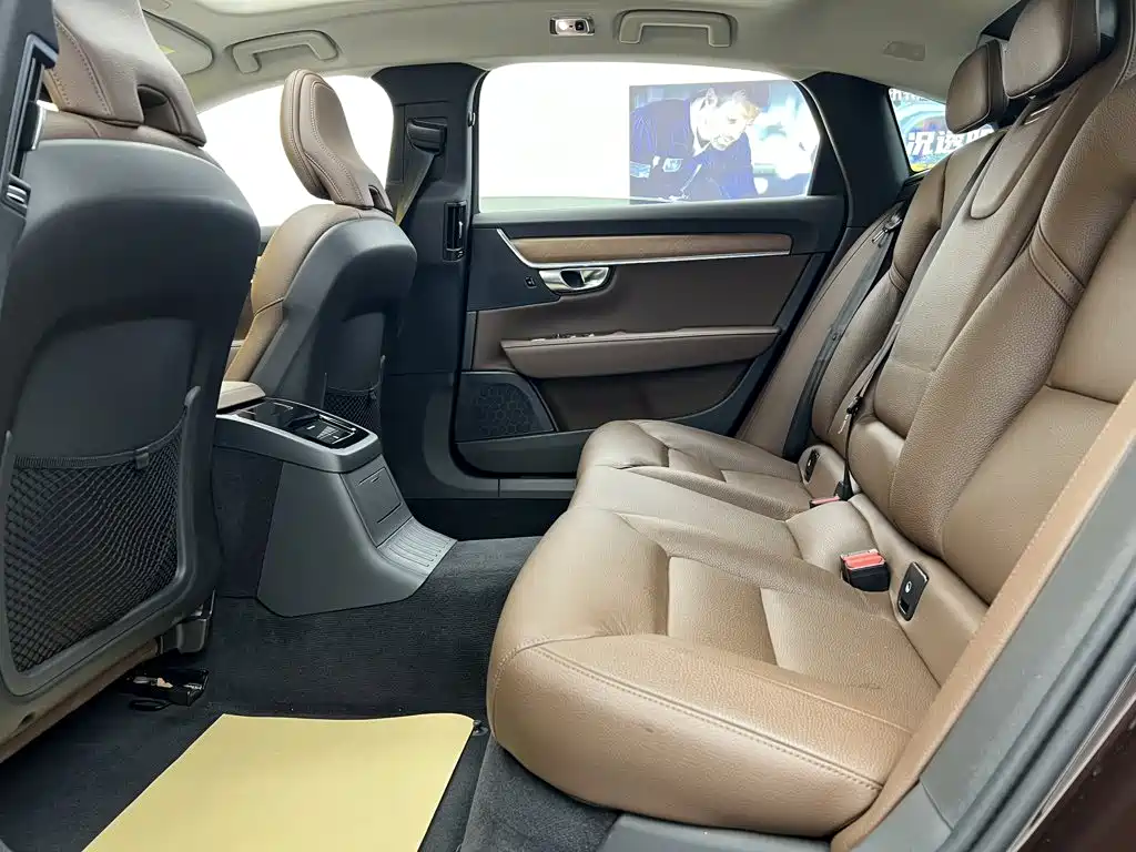 Volvo S90 PHEV — миниатюра 34