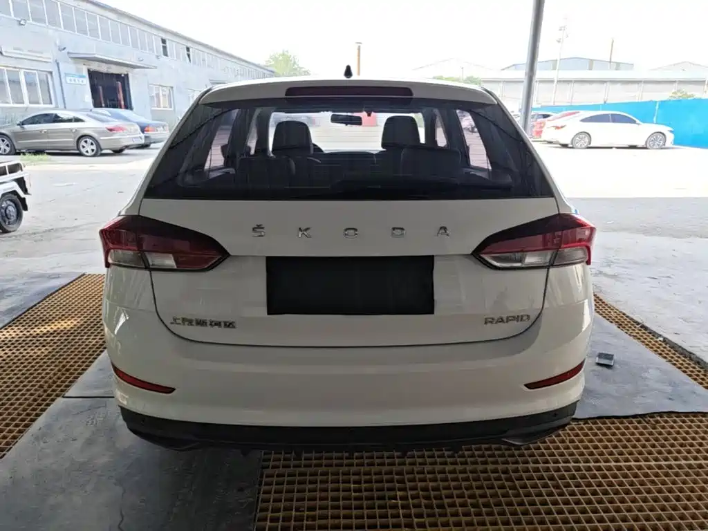 Skoda Rapid Spaceback — миниатюра 6