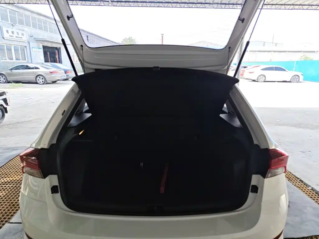 Skoda Rapid Spaceback — миниатюра 19