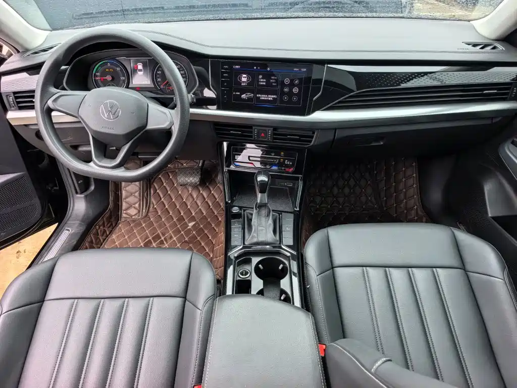 Volkswagen Passat PHEV — миниатюра 8