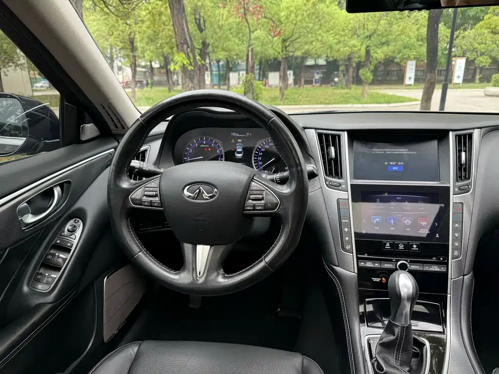 Infiniti Q50L 2015 2.0T Enjoy