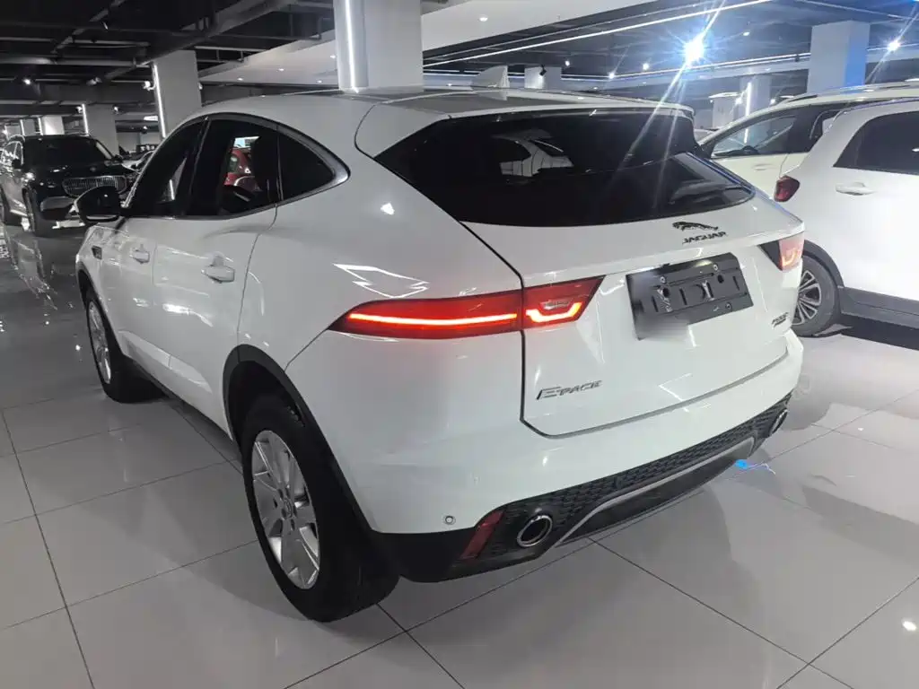 Jaguar E-PACE — миниатюра 5