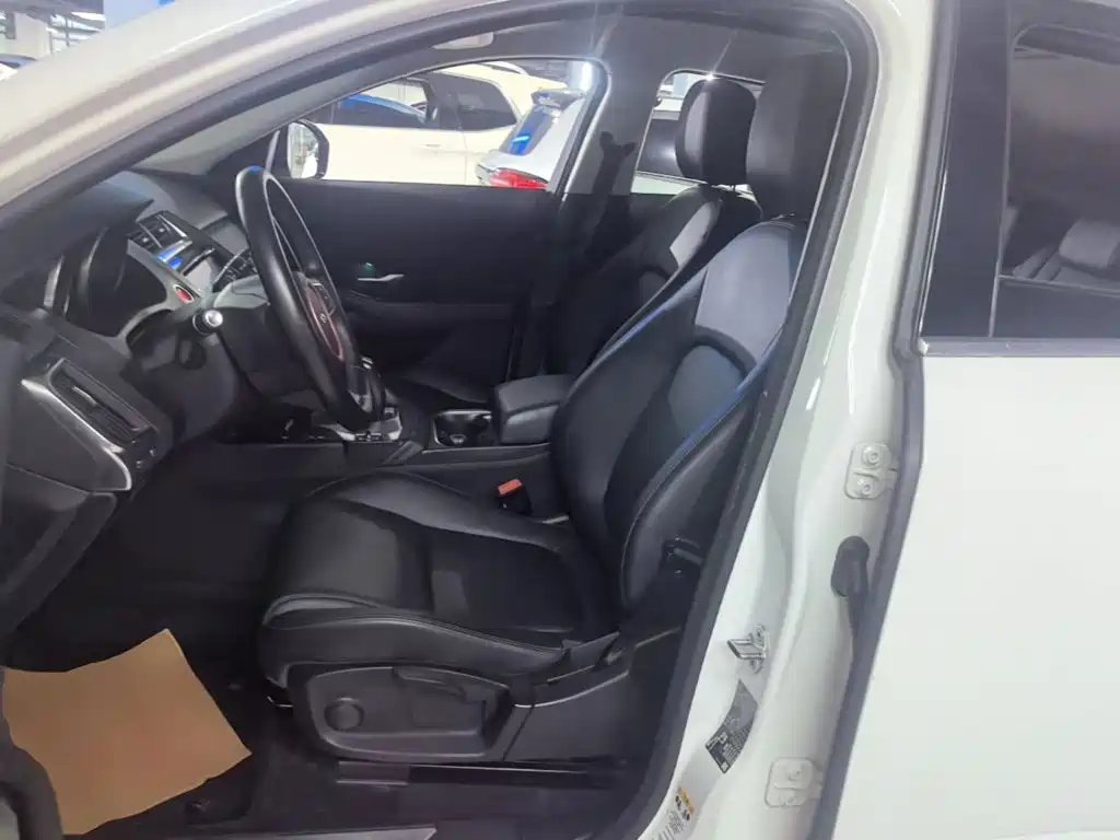 Jaguar E-PACE — миниатюра 15