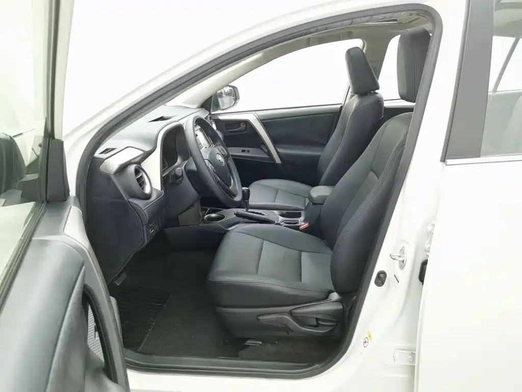 Toyota RAV4 — миниатюра 10