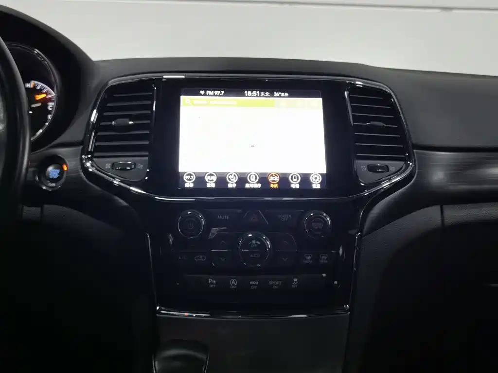 Jeep Grand Cherokee (Import) — миниатюра 12