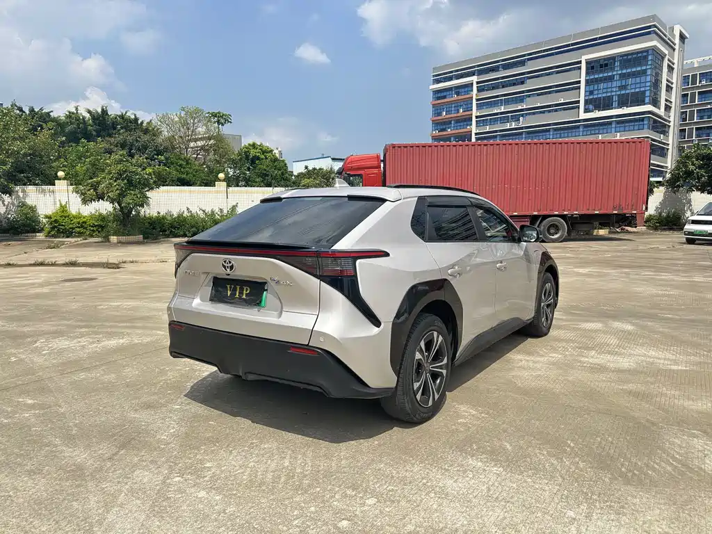 Toyota bZ4X — миниатюра 6