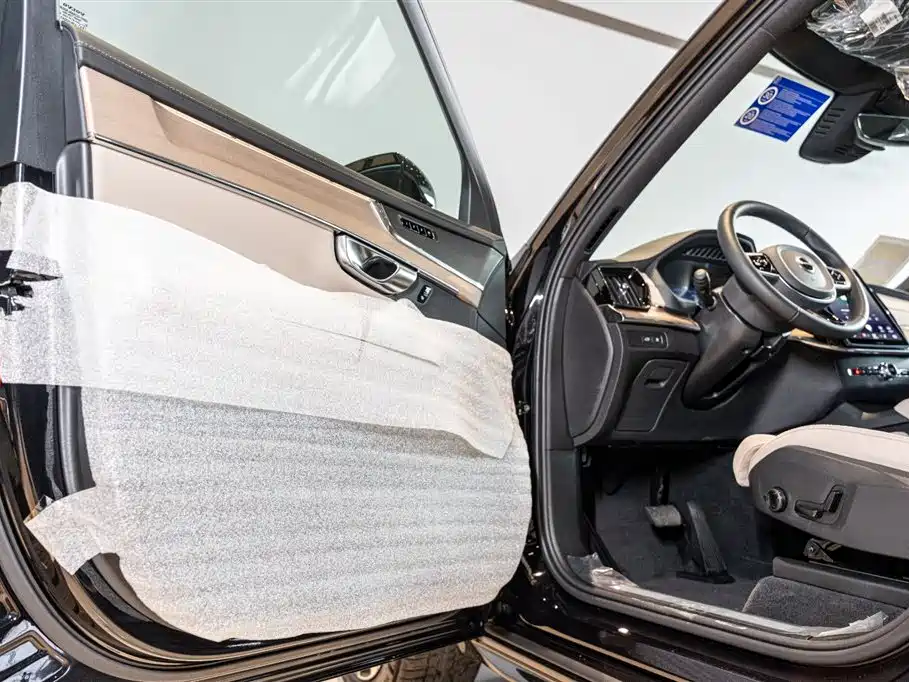 VOLVO XC90 PLUG IN HYBRID