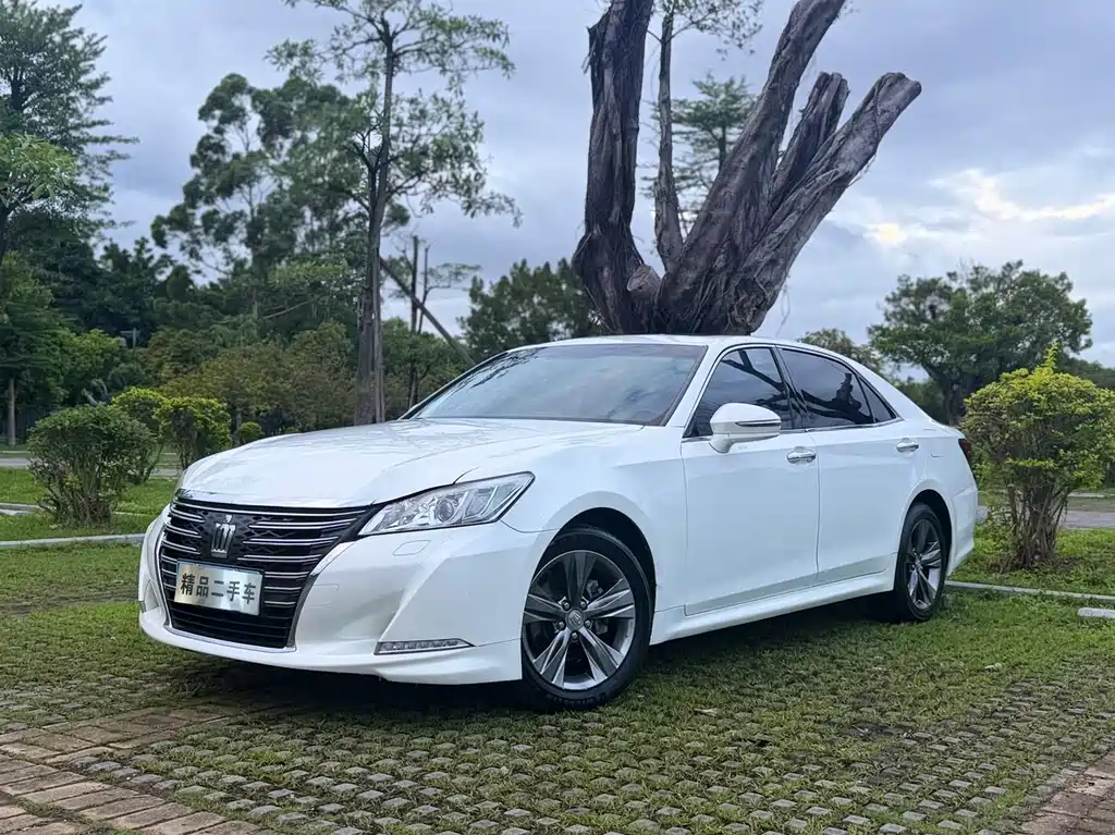 Toyota Crown 2016