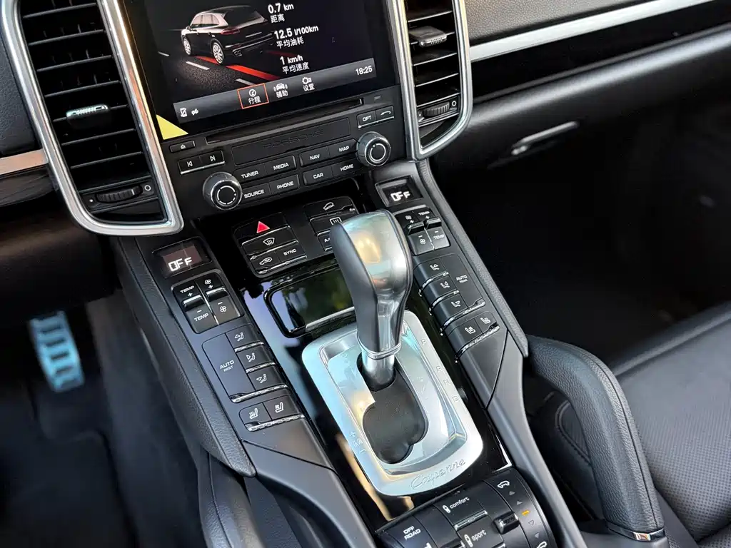 Porsche Cayenne — миниатюра 16